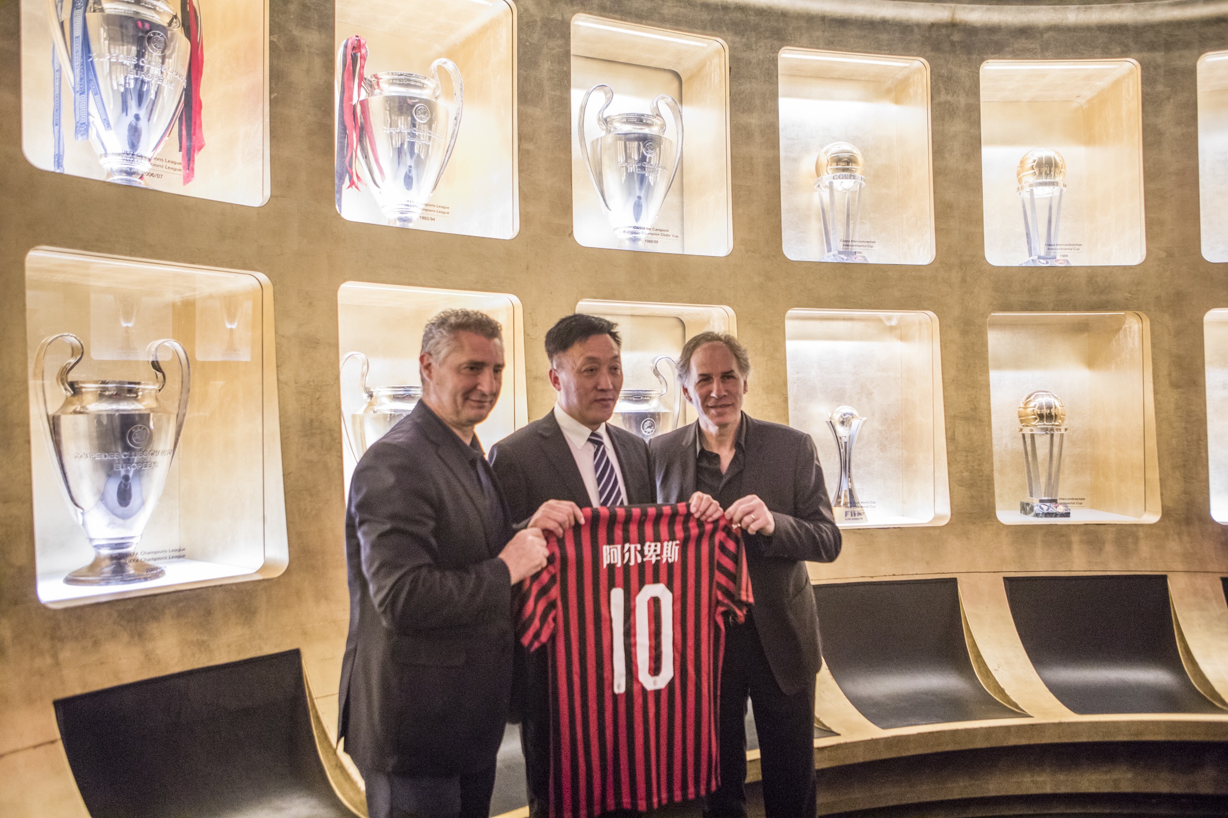 德转更新巴甲球员身价，内马尔再跌100万只剩1000万欧