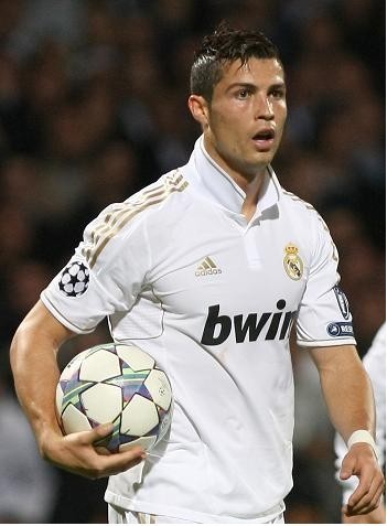 妻子祝贺塞鸟：无比骄傲，你就像一道光照亮了我们全家的生活