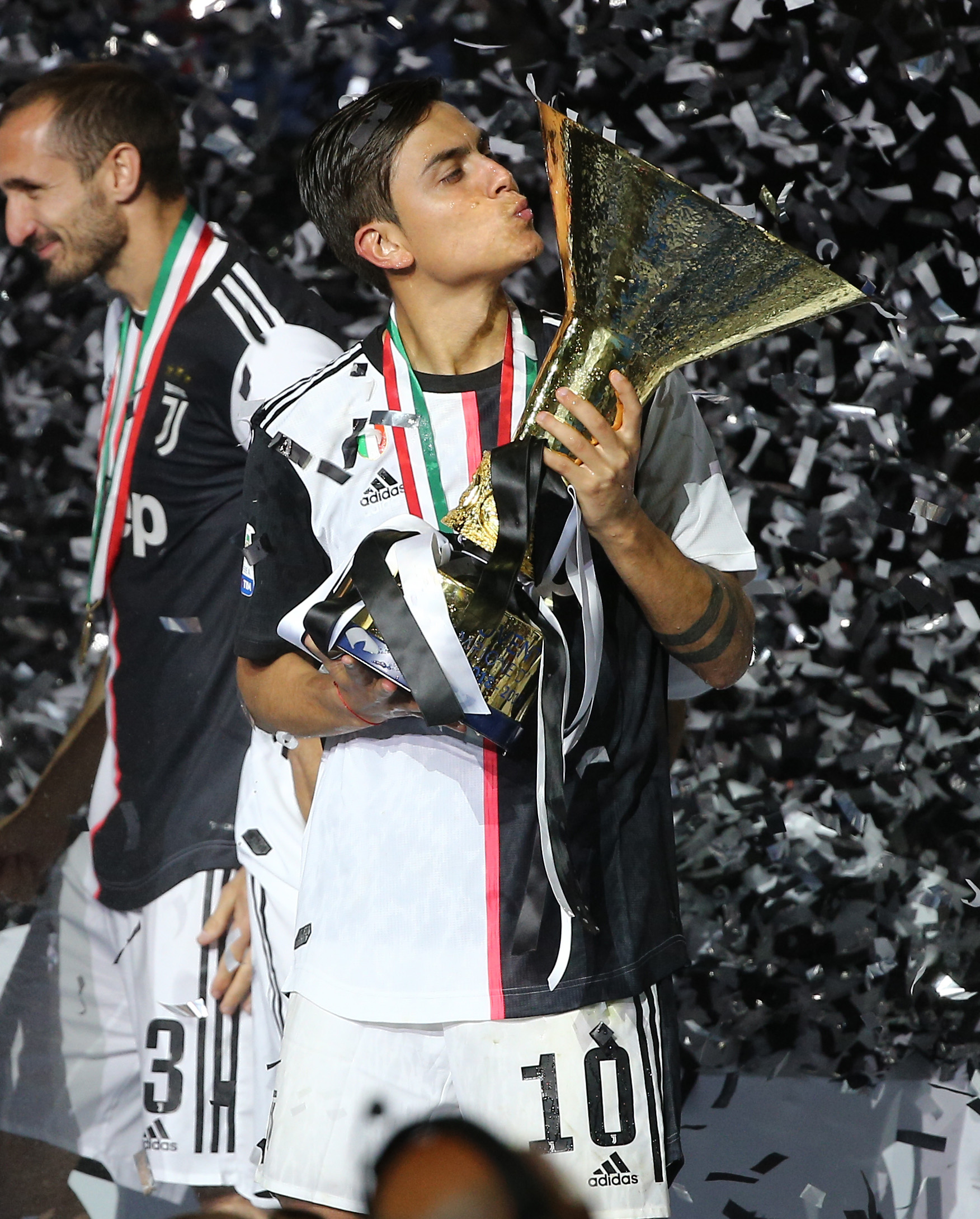 斯基拉：斯帕莱蒂要求尤文冬窗签中场指挥官和边后卫