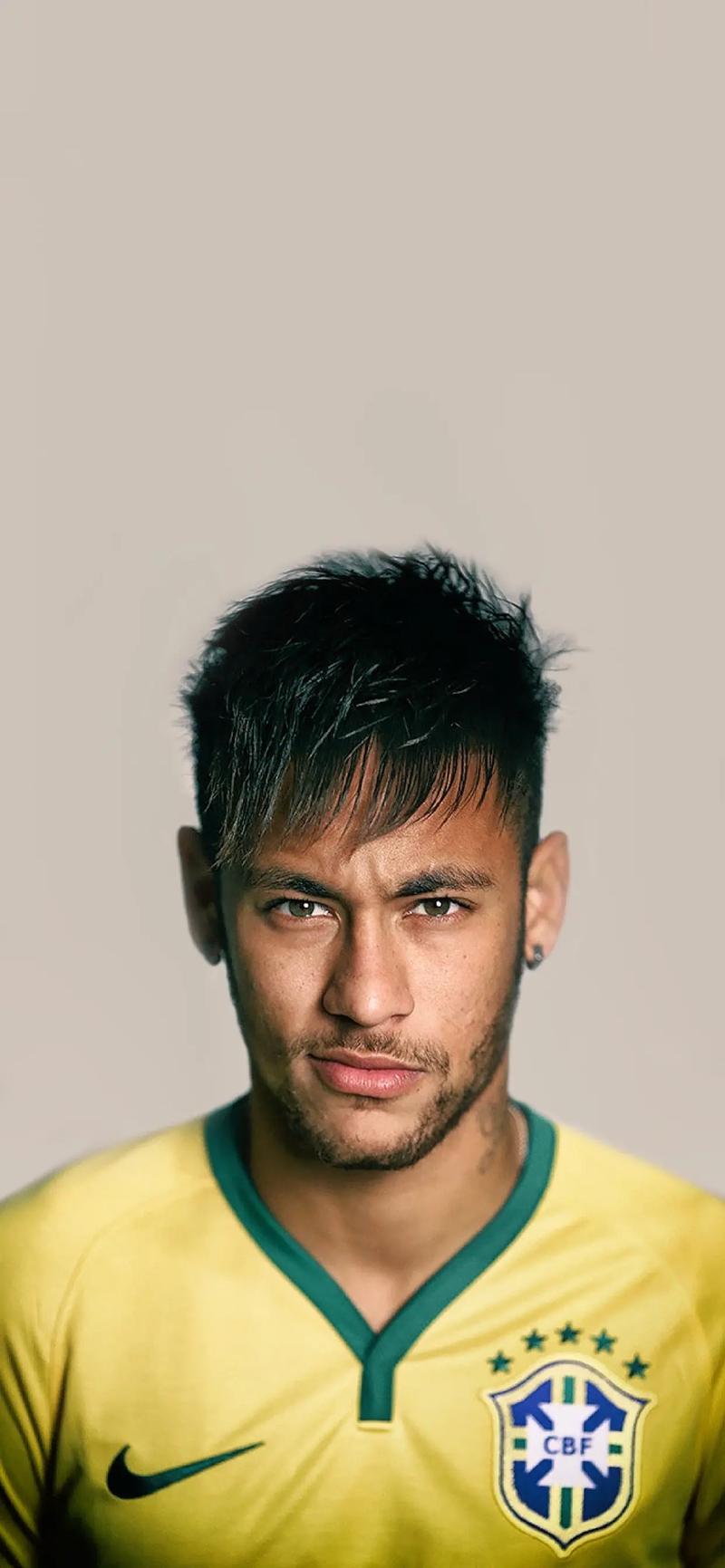 半场战报：尤文2-1卡利亚里，伊尔迪兹双响，弗拉霍维奇伤退