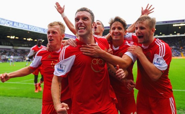 王曼昱3-0横扫李恩惠，发挥稳定，技术多样，孙颖莎等队友观战学习。